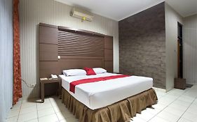 RedDoorz @ Surapati